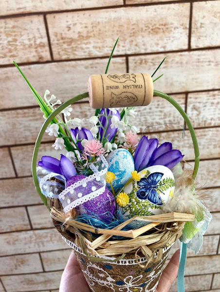 Пасхальная композиция "Перезвон" в стаканчике из кокосового волокна